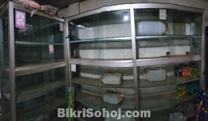 থাই গ্লাস দিয়ে তৈরি রেক।  দোকানের পন্যের ডিসপ্লে রেক